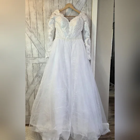 Lace Boho Bridal Gown with Long Sleeves Size 10 Beach Wedding New - Picture 5 of 12